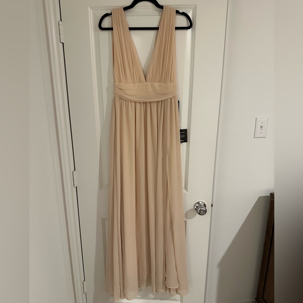 LULUS brand new never worn!!! Size XS! Tags on! Cream deep V maxi dress